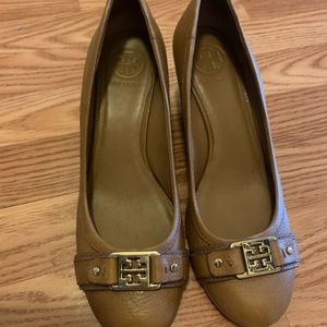 Women’s shoes fairly new!